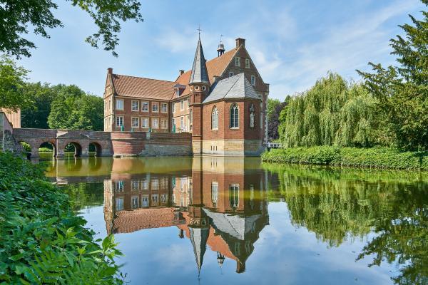 Die Burg Hülshoff im Sommer